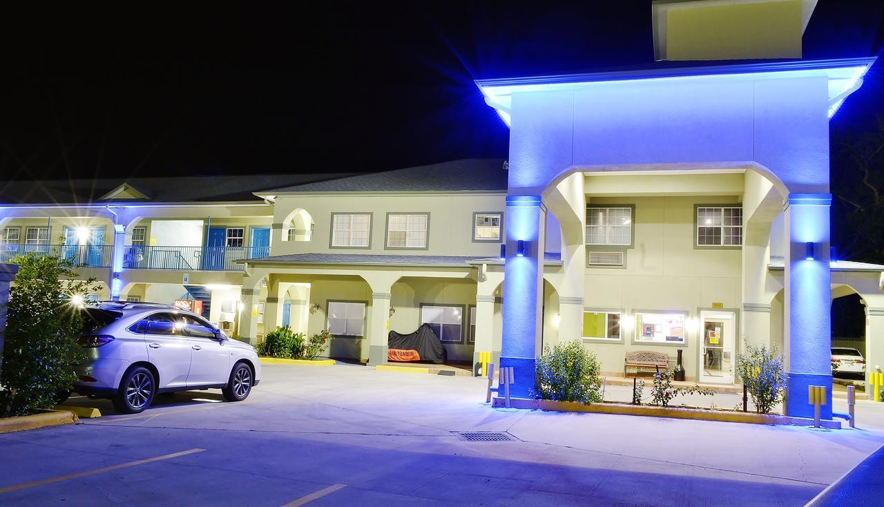 Scottish Inn And Suites Alvin Exteriér fotografie