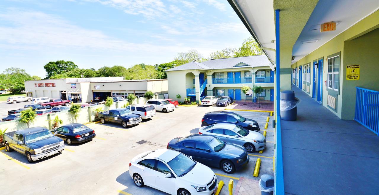 Scottish Inn And Suites Alvin Exteriér fotografie