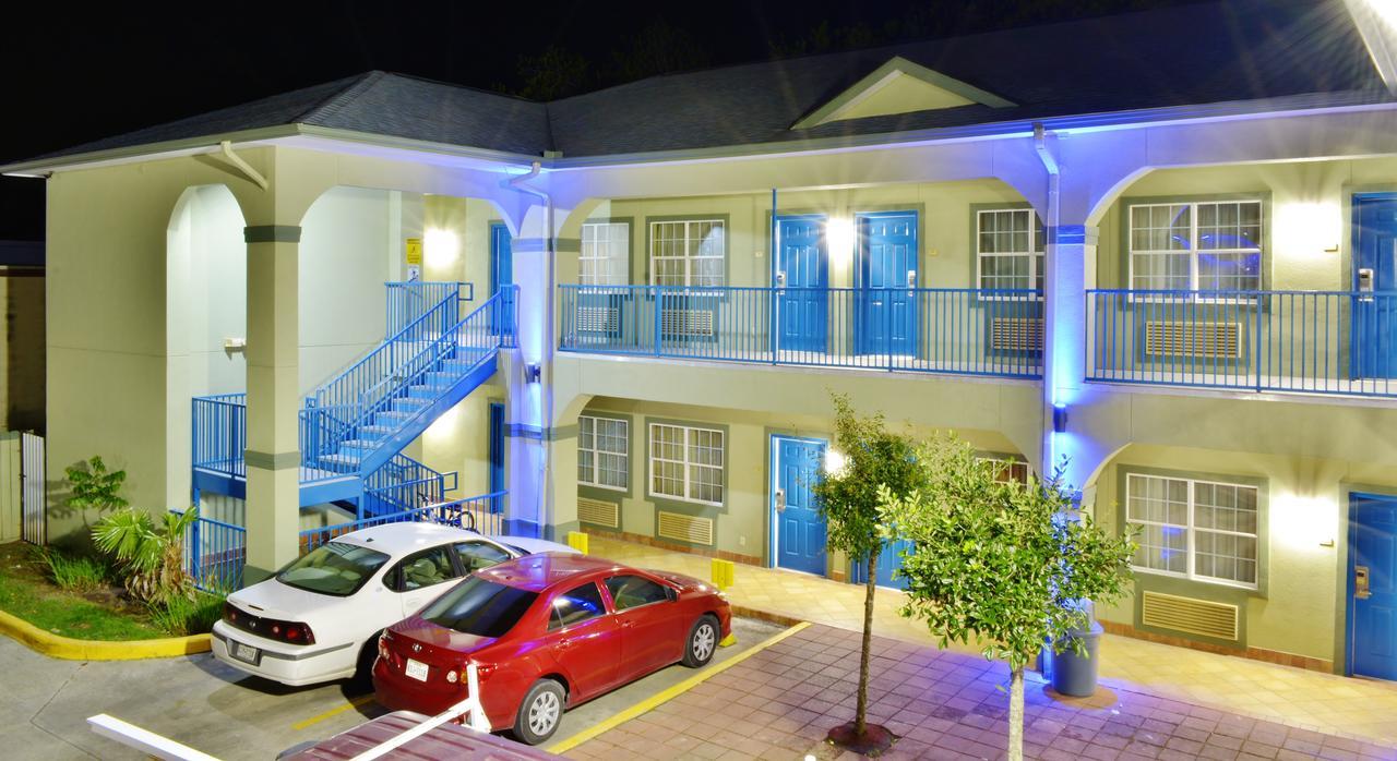 Scottish Inn And Suites Alvin Exteriér fotografie