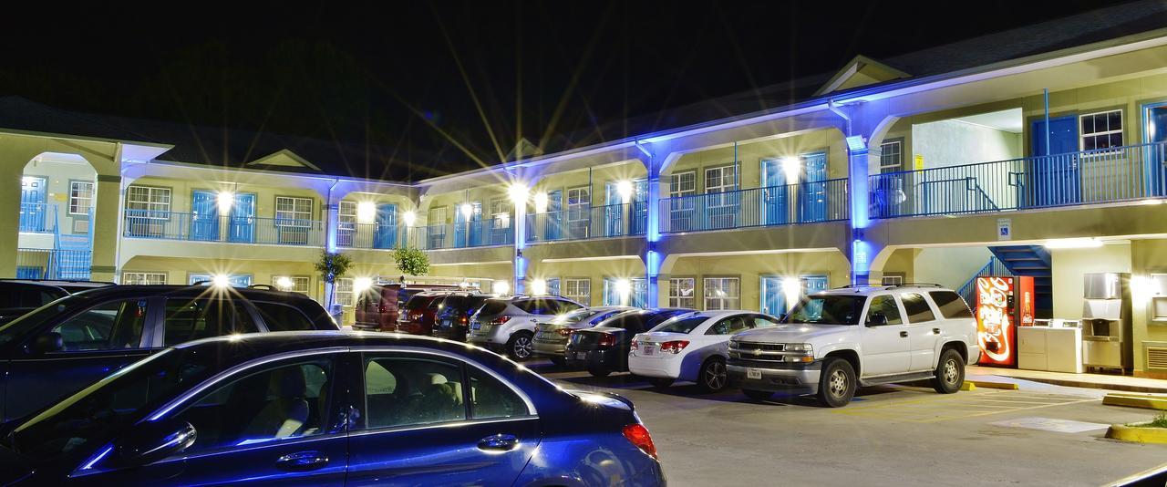 Scottish Inn And Suites Alvin Exteriér fotografie