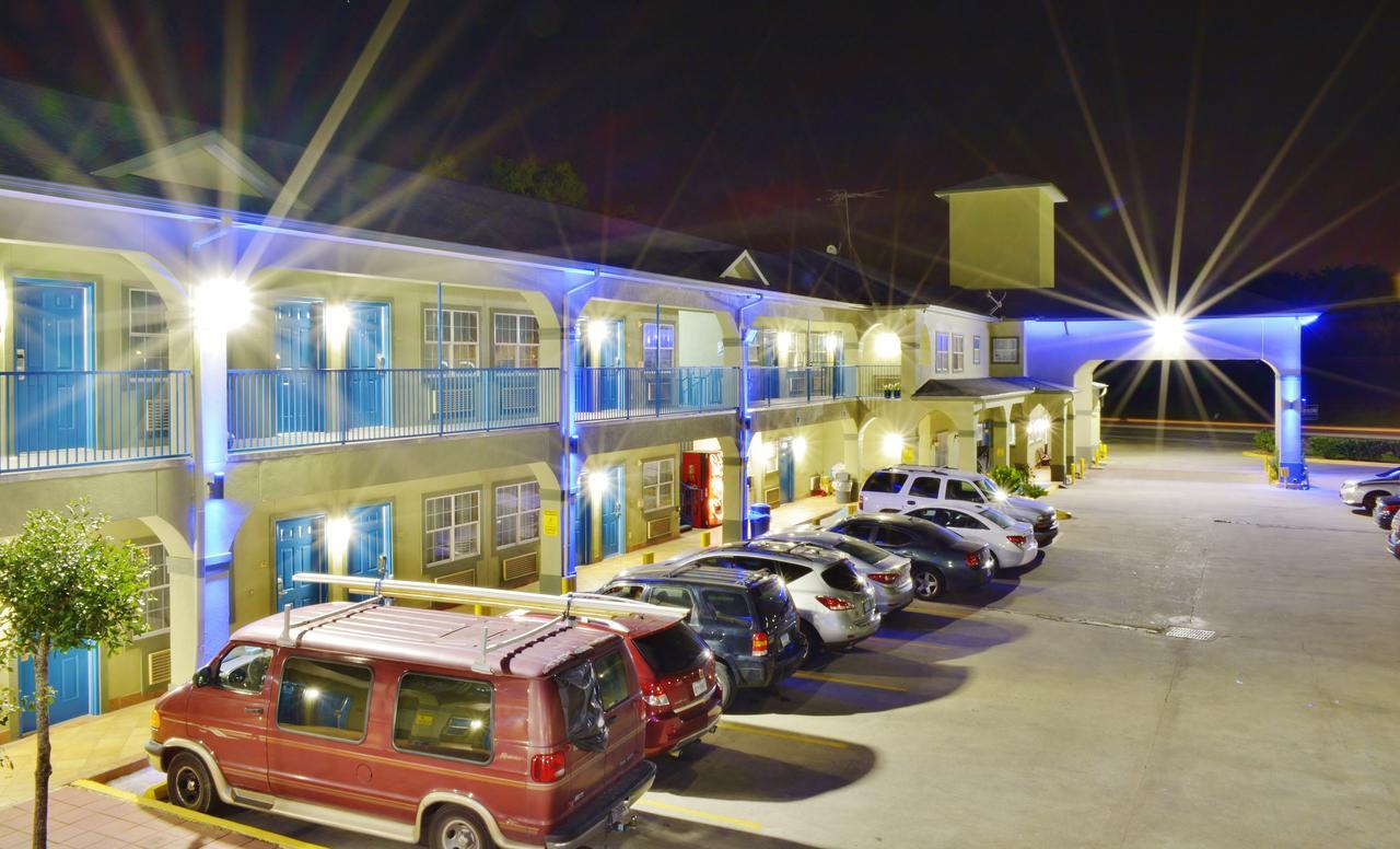 Scottish Inn And Suites Alvin Exteriér fotografie